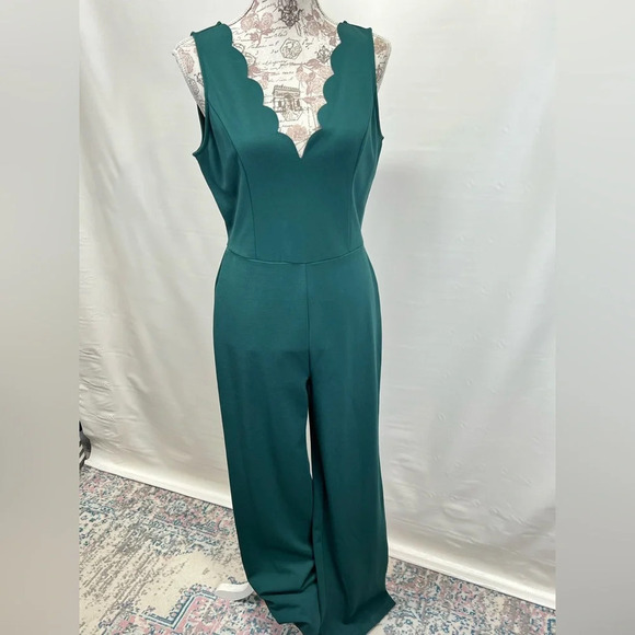 SOCIALITE Teal green scalloped neckline sleeveless jumpsuit size M. - Picture 9 of 14